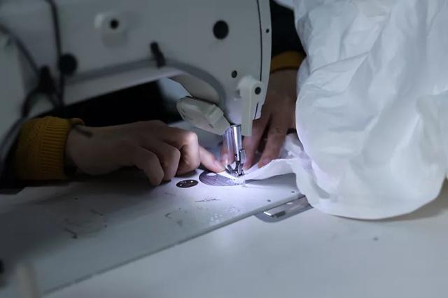 防護服緊缺？這家僅用了5天時間轉產防護服，日產量已達9000件