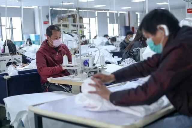 防護服緊缺？這家僅用了5天時間轉產防護服，日產量已達9000件