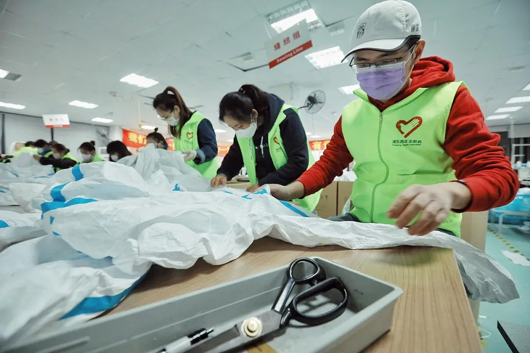 2.jpg這些“守護者”們在上海誠格干了件大事！——20天，750人次，經手近4萬件防護服！